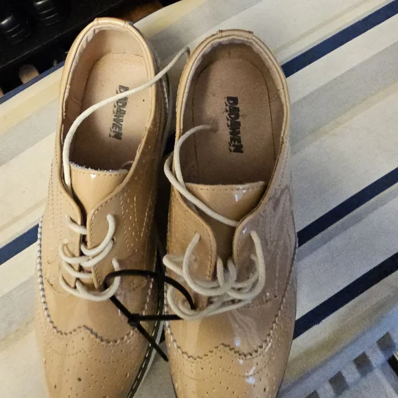 Size 11 tan shoes - Picture 5 of 5